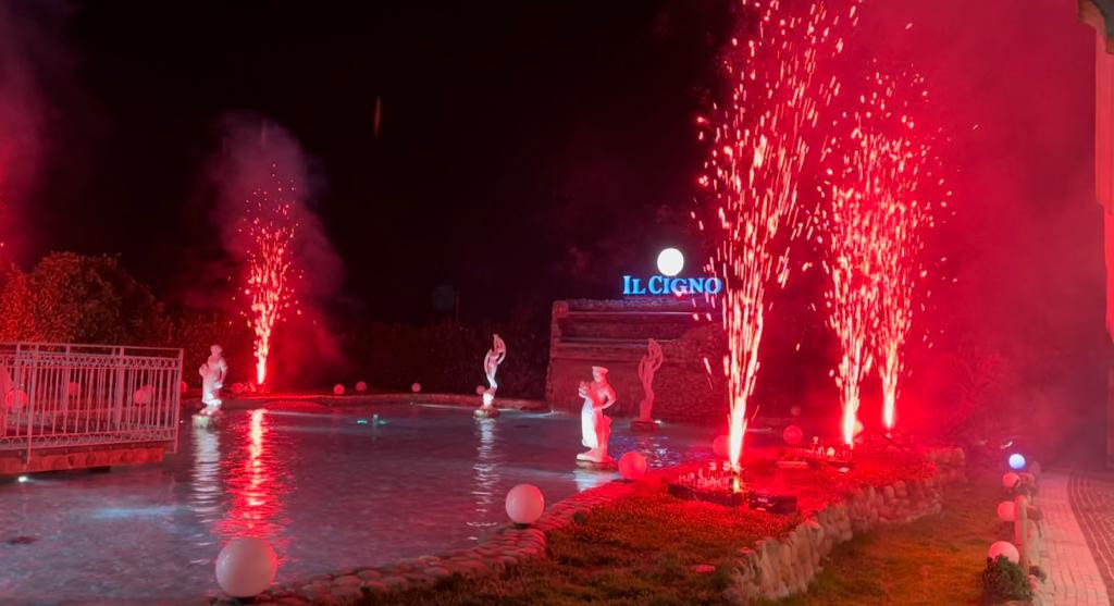 NOZZE E FUOCHI D’ARTIFICIO: SPETTACOLO SILENZIOSO A GIUGLIANO