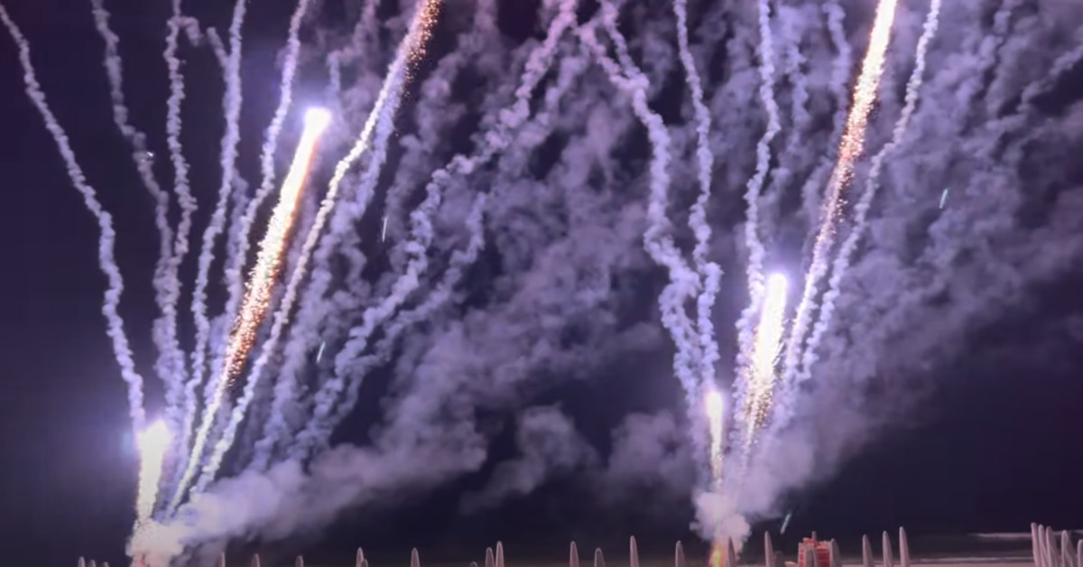 SPETTACOLO PIROTECNICO IN SPIAGGIA A CASTEL VOLTURNO